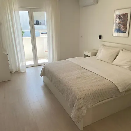 Feelathome Hvar Apartament *