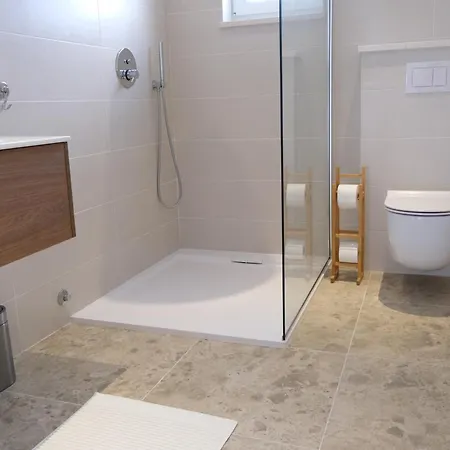 Feelathome Hvar * هفار