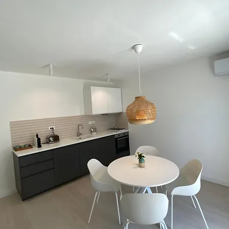 Апартаменти Feelathome Hvar *